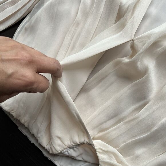 Alice + Olivia Axel Cross Front Top 100% Silk Pleated Sleeves Blouse Champagne M - Picture 12 of 16